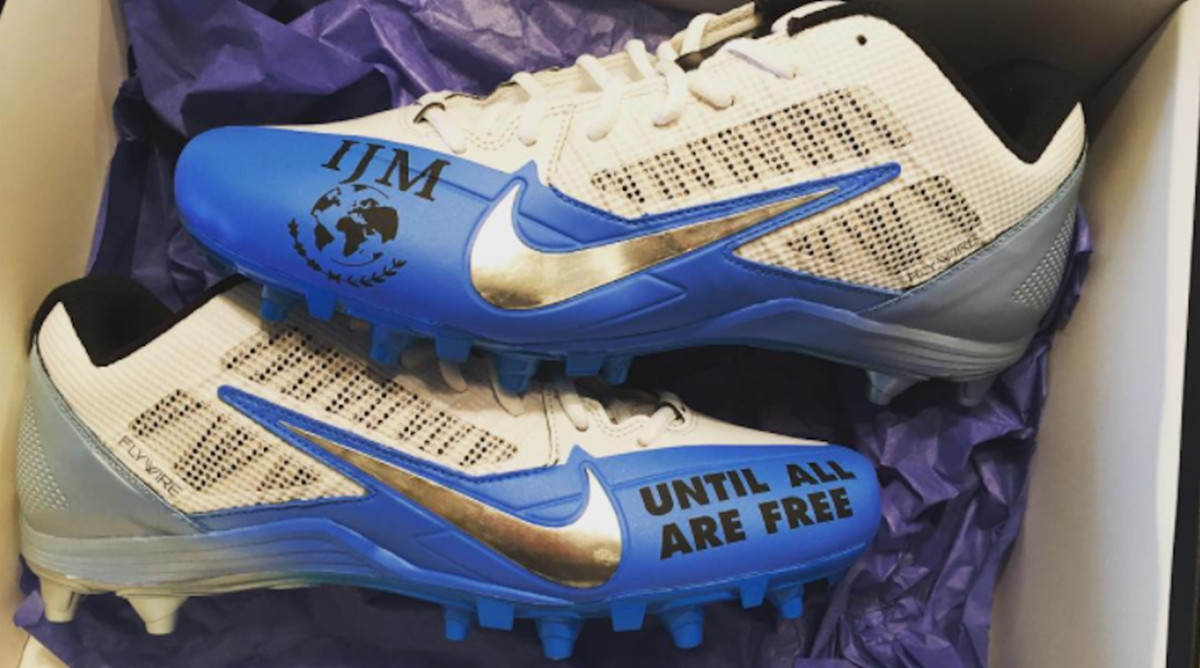 kirk-cousins-week-13-cleats.jpg